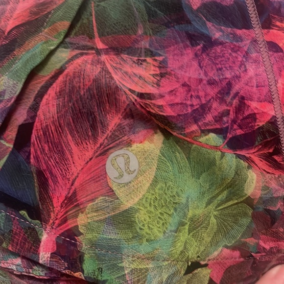 Lulu lemon size 4 speed - Picture 2 of 4